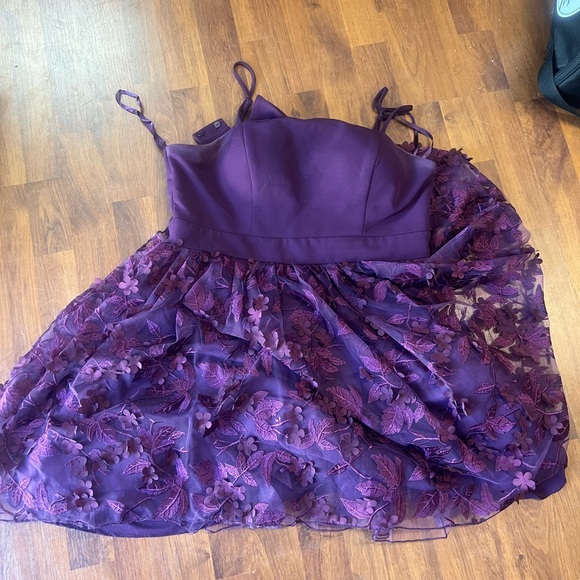 Trixxi dress - Picture 3 of 3